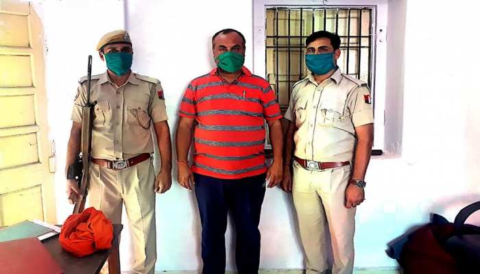 गुरुजी की काली करतूत आई सामने,दुष्कर्म के प्रयास और अश्लील मैसेज भेजने का आरोप गुरुजी की काली करतूत आई सामने,दुष्कर्म के प्रयास और अश्लील मैसेज भेजने का आरोप