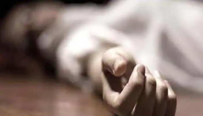 बाराबंकी: एक ही परिवार के 5 लोगों ने की खुदकुशी, जानें क्या लिखा सुसाइड नोट में बाराबंकी: एक ही परिवार के 5 लोगों ने की खुदकुशी, जानें क्या लिखा सुसाइड नोट में