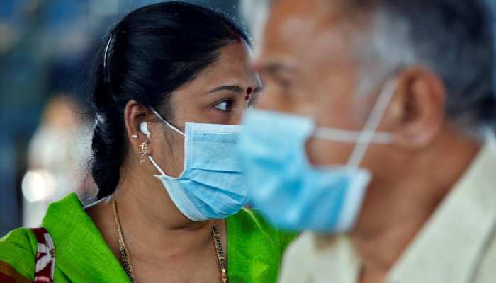 बिना मास्क के गाड़ी से बाहर निकले अधिकारी, फिर काटा अपना ही चालान बिना मास्क के गाड़ी से बाहर निकले अधिकारी, फिर काटा अपना ही चालान
