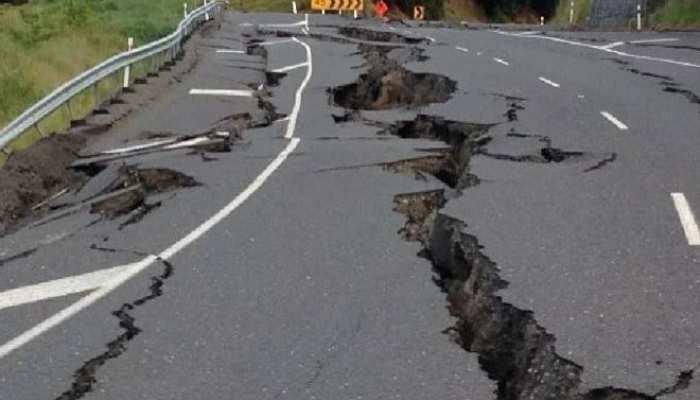 Japan's earthquake shocks, people feared of tsunami | जापान मेें लगे भूकंप के तेज झटके, सुनामी की आशंका से सहम गए लोग | Hindi News, ग्लोबल नजरिया