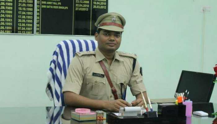 रोहतास: बालू लदे ट्रक से वसूली करते दारोगा समेत पांच पुलिसकर्मी हुए गिरफ्तार रोहतास: बालू लदे ट्रक से वसूली करते दारोगा समेत पांच पुलिसकर्मी हुए गिरफ्तार