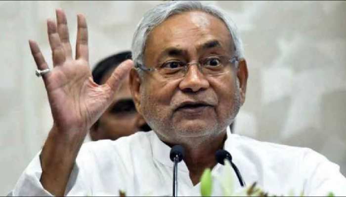 CM ने कमला वियर प्वाइंट- नरुवार तटबंध का किया निरीक्षण, स्टील सीट पायलिंग का दिया निर्देश CM ने कमला वियर प्वाइंट- नरुवार तटबंध का किया निरीक्षण, स्टील सीट पायलिंग का दिया निर्देश