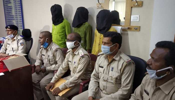 झारखंड: प्रेमी ने दोस्तों संग मिलकर प्रेमिका की निर्मम हत्या की, पुलिस ने किया गिरफ्तार झारखंड: प्रेमी ने दोस्तों संग मिलकर प्रेमिका की निर्मम हत्या की, पुलिस ने किया गिरफ्तार