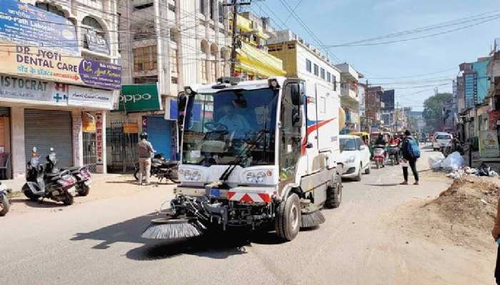 रांची: चिकनगुनिया-डेंगू के लार्वा को ढूंढ़ कर नष्ट करने के लिए दवा का किया जा रहा छिड़काव रांची: चिकनगुनिया-डेंगू के लार्वा को ढूंढ़ कर नष्ट करने के लिए दवा का किया जा रहा छिड़काव