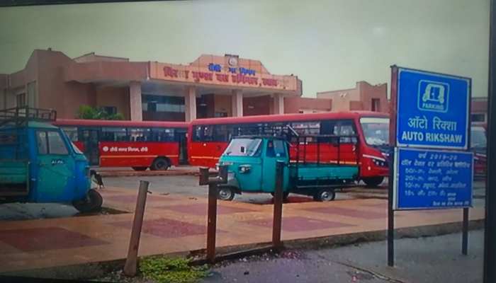 झारखंड: लॉकडाउन में थमी है बसों की रफ्तार, ड्राइवर, खलासी-कंडक्टर का धैर्य दे रहा जवाब झारखंड: लॉकडाउन में थमी है बसों की रफ्तार, ड्राइवर, खलासी-कंडक्टर का धैर्य दे रहा जवाब