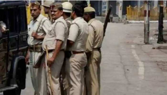 गौतमबुद्धनगर: कोरोना वॉरियर्स के स्वास्थ्य को लेकर प्रशासन सतर्क, पुलिसकर्मियों की मेडिकल जांच गौतमबुद्धनगर: कोरोना वॉरियर्स के स्वास्थ्य को लेकर प्रशासन सतर्क, पुलिसकर्मियों की मेडिकल जांच