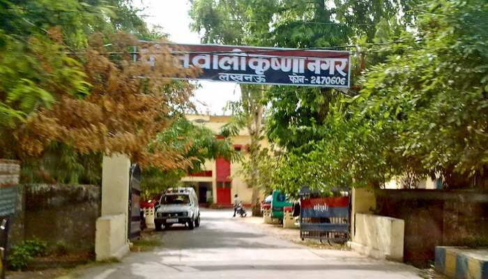 UP: विकास दुबे और उसके भाई पर दर्ज हुई एक और FIR, धमकी देकर कारें हड़पने का है आरोप UP: विकास दुबे और उसके भाई पर दर्ज हुई एक और FIR, धमकी देकर कारें हड़पने का है आरोप