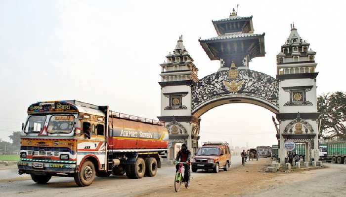 नेपाल ने फिर की तनाव बढ़ाने की कोशिश, इस बार चेकपोस्ट पर लगाया 'सीमा प्रारंभ' का बोर्ड नेपाल ने फिर की तनाव बढ़ाने की कोशिश, इस बार चेकपोस्ट पर लगाया 'सीमा प्रारंभ' का बोर्ड