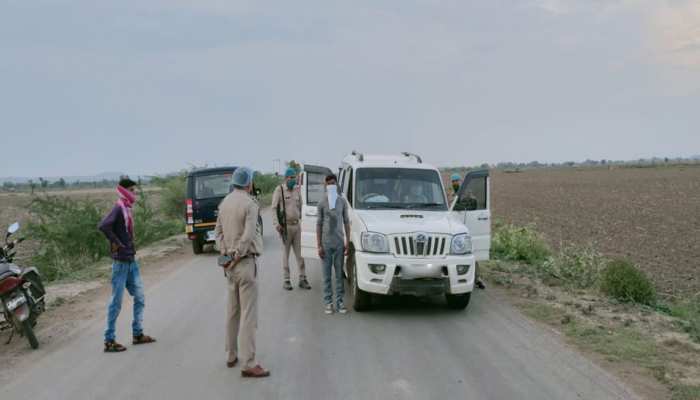 UP पुलिस ने खोला अपराधियों के खिलाफ मोर्चा, आगरा में ईनामी बदमाशों की गिरफ्तारी के आदेश UP पुलिस ने खोला अपराधियों के खिलाफ मोर्चा, आगरा में ईनामी बदमाशों की गिरफ्तारी के आदेश