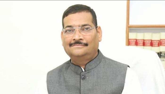 झारखंड BJP ने 102 सदस्यीय नई कमिटी का किया गठन, किसी संथाल आदिवासी को नहीं मिली जगह झारखंड BJP ने 102 सदस्यीय नई कमिटी का किया गठन, किसी संथाल आदिवासी को नहीं मिली जगह