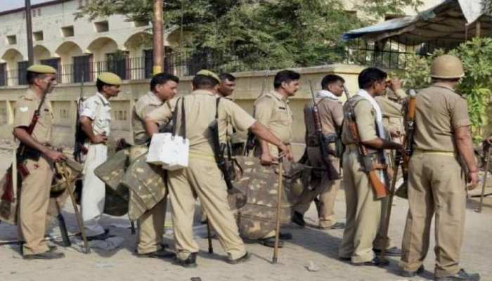 लखनऊ में पुलिस ने मुठभेड़ के दौरान पकड़ा 12 साल से फरार बदमाश लखनऊ में पुलिस ने मुठभेड़ के दौरान पकड़ा 12 साल से फरार बदमाश