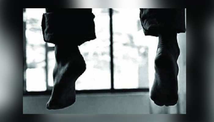 झारखंड: शख्स ने घर में की खुदकुशी, लिखा- 'मैं अपनी इच्छा से मौत को गले लगा रहा हूं' झारखंड: शख्स ने घर में की खुदकुशी, लिखा- 'मैं अपनी इच्छा से मौत को गले लगा रहा हूं'