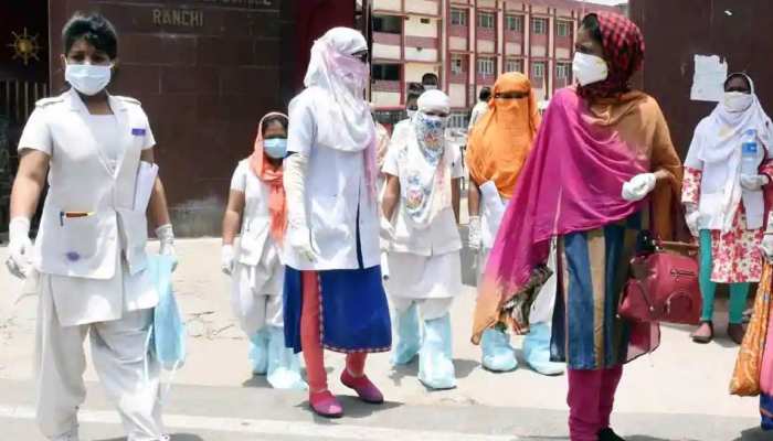 कोरोना से सबको लगता है डर, लेकिन कोई नहीं पहनता मास्क, पूछने पर बनाते हैं बहाने कोरोना से सबको लगता है डर, लेकिन कोई नहीं पहनता मास्क, पूछने पर बनाते हैं बहाने