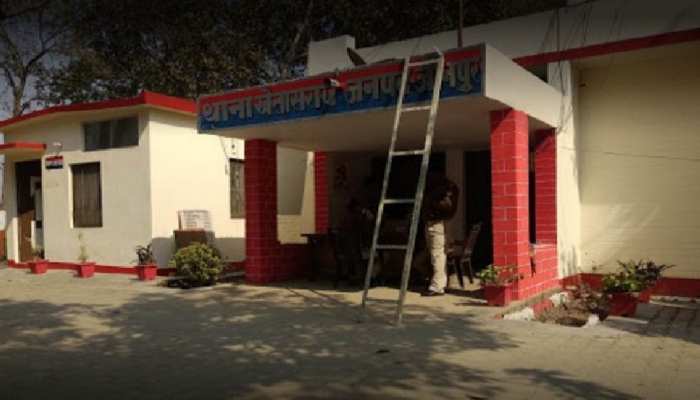 जौनपुर के खेतासराय पुलिस स्टेशन में कोरोना विस्फोट, संक्रमित पाए गए 10 पुलिसकर्मी जौनपुर के खेतासराय पुलिस स्टेशन में कोरोना विस्फोट, संक्रमित पाए गए 10 पुलिसकर्मी
