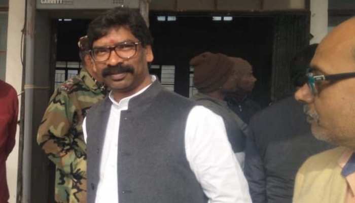झारखंड में चल रही घर से 'सरकार', मंत्री घरों से निपटा रहे सरकारी फाइल झारखंड में चल रही घर से 'सरकार', मंत्री घरों से निपटा रहे सरकारी फाइल