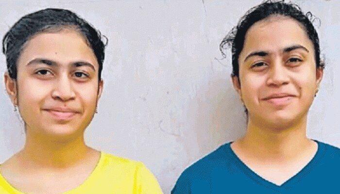 सिर्फ हमशक्ल नहीं हैं नोएडा की ये बहनें, CBSE 12वीं की परीक्षा में मार्क्स भी 'जुड़वां' सिर्फ हमशक्ल नहीं हैं नोएडा की ये बहनें, CBSE 12वीं की परीक्षा में मार्क्स भी 'जुड़वां'