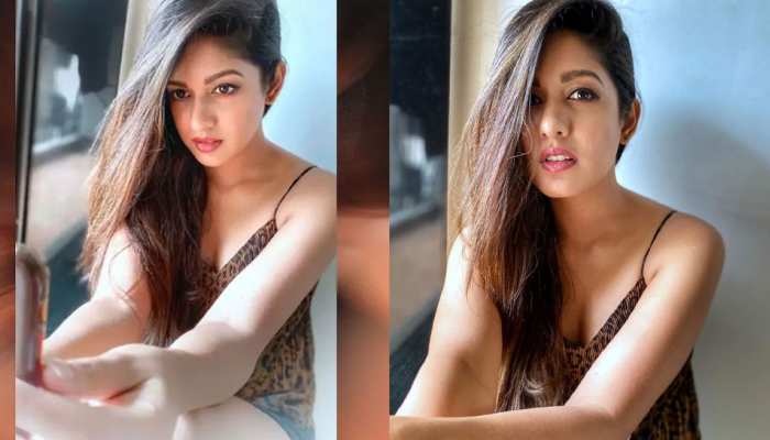 PICS: 47 खराब कोशिश के बाद इशिता दत्ता खींच पाईं अपनी सेल्फी