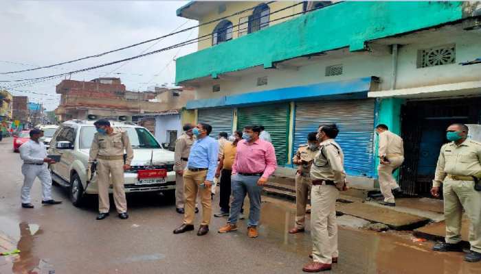 रांची के नए उपायुक्त ने किया औचक निरीक्षण, कंटेनमेंट जोन के लोगों को दिया खास संदेश रांची के नए उपायुक्त ने किया औचक निरीक्षण, कंटेनमेंट जोन के लोगों को दिया खास संदेश