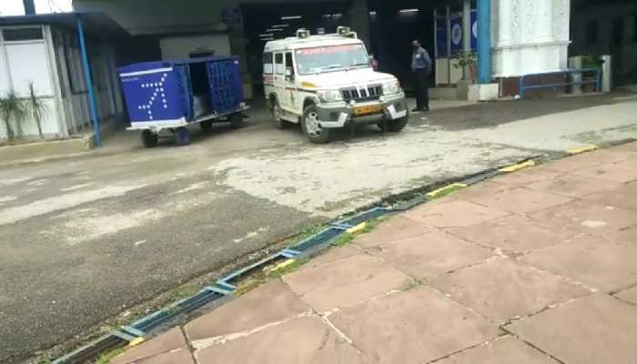52 दिन पहले अफ्रीका में त्याग दिया था देह, आज घर पहुंचा शव, नम हुई हेमंत सोरेन की आंखें 52 दिन पहले अफ्रीका में त्याग दिया था देह, आज घर पहुंचा शव, नम हुई हेमंत सोरेन की आंखें