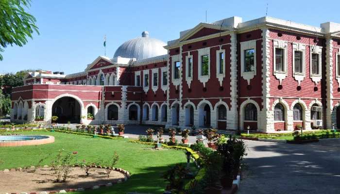 सोमवार से शुरू होगी झारखंड HC की न्यायिक प्रक्रिया, समस्याओं को देखते हुए लिया फैसला सोमवार से शुरू होगी झारखंड HC की न्यायिक प्रक्रिया, समस्याओं को देखते हुए लिया फैसला