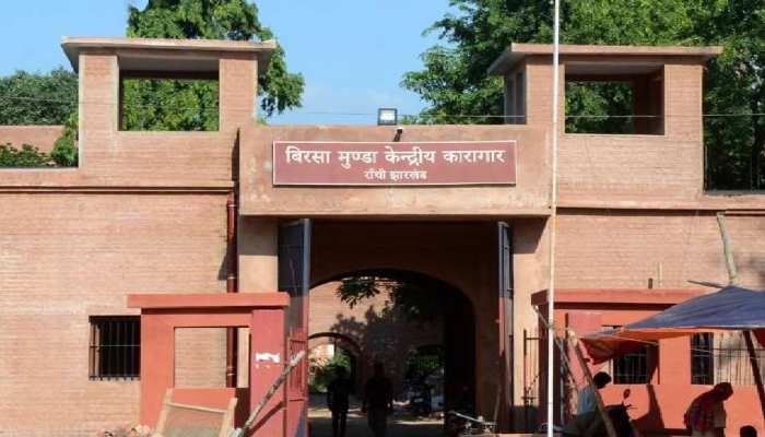 कोरोना काल के दौरान झारखंड में 79 कैदियों को किया गया रिहा, सीएम सोरेन ने लगाई मुहर कोरोना काल के दौरान झारखंड में 79 कैदियों को किया गया रिहा, सीएम सोरेन ने लगाई मुहर
