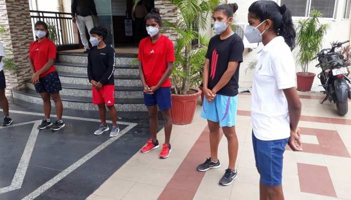 झारखंड: U-17 महिला फुटबाल टीम की 8 प्लेयर्स का वजन कम, वजह आई सामने... झारखंड: U-17 महिला फुटबाल टीम की 8 प्लेयर्स का वजन कम, वजह आई सामने...