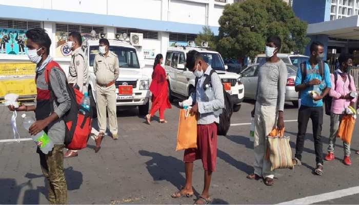 बिहार-बंगाल से आए लोगों की वजह से झारखंड में फैला कोरोना संक्रमण- स्वास्थ्य सचिव बिहार-बंगाल से आए लोगों की वजह से झारखंड में फैला कोरोना संक्रमण- स्वास्थ्य सचिव