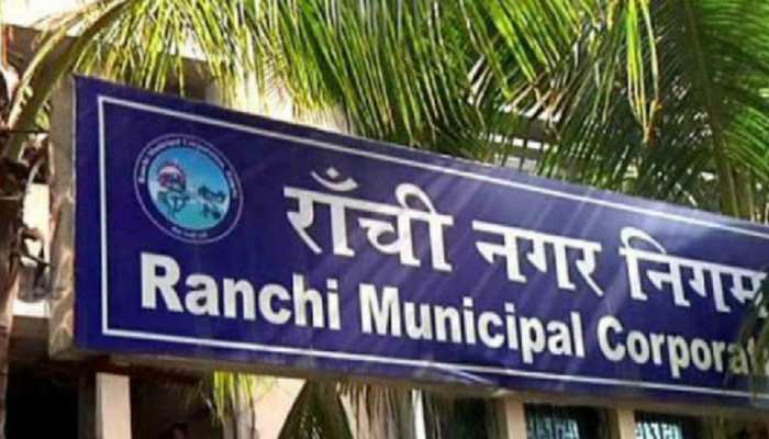 झारखंड: नगर निगम के साथ अस्पताल भी अलर्ट, एंबुलेंस को इस्तेमाल के बाद किया जा रहा सेनेटाइज झारखंड: नगर निगम के साथ अस्पताल भी अलर्ट, एंबुलेंस को इस्तेमाल के बाद किया जा रहा सेनेटाइज