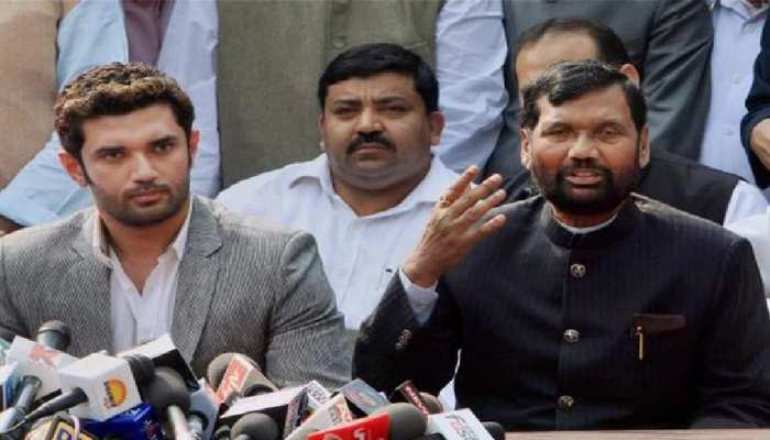 पुत्र मोह में धृतराष्ट्र हो गए हैं रामविलास पासवान, चिराग बनना चाह रहे किम जोंग: RJD