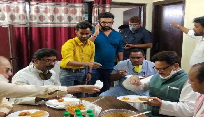 झारखंड: अयोध्या राम मंदिर की आधार शिला रखे जाने पर कांग्रेस ने साधा निशाना, बोली... झारखंड: अयोध्या राम मंदिर की आधार शिला रखे जाने पर कांग्रेस ने साधा निशाना, बोली...