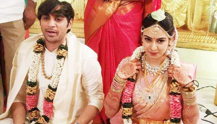 कोरोना वायरस के बीच 'साहो' निर्देशक सुजीत ने रचाई शादी, वायरल हुईं तस्वीरें कोरोना वायरस के बीच 'साहो' निर्देशक सुजीत ने रचाई शादी, वायरल हुईं तस्वीरें