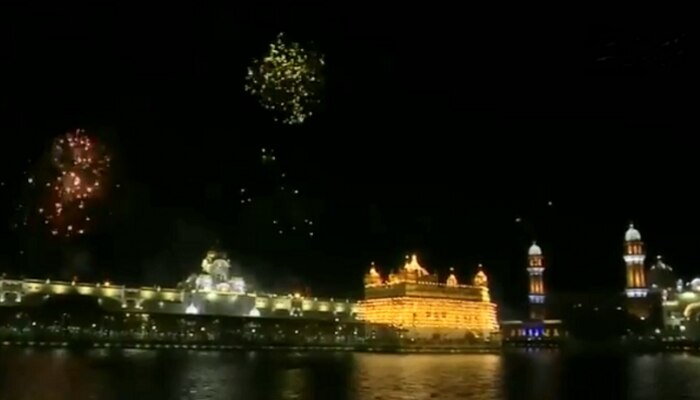 ਸ੍ਰੀ ਗੁਰੂ ਗ੍ਰੰਥ ਸਾਹਿਬ ਜੀ ਦੇ ਪਹਿਲੇ ਪ੍ਰਕਾਸ਼ ਪੁਰਬ ਮੌਕੇ ਸ੍ਰੀ ਹਰਿਮੰਦਰ ਸਾਹਿਬ ਵਿਖੇ ਆਤਿਸ਼ਬਾਜੀ ਦਾ ਅਲੌਕਿਕ ਨਜ਼ਾਰਾ (ਵੀਡੀਓ) ਸ੍ਰੀ ਗੁਰੂ ਗ੍ਰੰਥ ਸਾਹਿਬ ਜੀ ਦੇ ਪਹਿਲੇ ਪ੍ਰਕਾਸ਼ ਪੁਰਬ ਮੌਕੇ ਸ੍ਰੀ ਹਰਿਮੰਦਰ ਸਾਹਿਬ ਵਿਖੇ ਆਤਿਸ਼ਬਾਜੀ ਦਾ ਅਲੌਕਿਕ ਨਜ਼ਾਰਾ (ਵੀਡੀਓ)