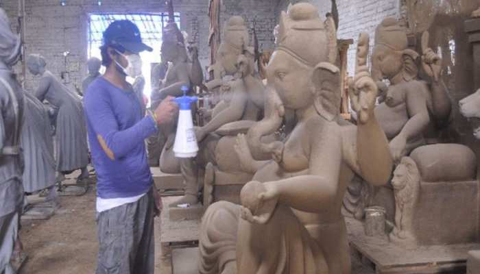 Ganesh PuJa 2020: କୋରୋନା ଛଡାଇ ନେଇଛି ରୋଜଗାର, ଚିନ୍ତାରେ ମୂର୍ତ୍ତି କାରିଗର Ganesh PuJa 2020: କୋରୋନା ଛଡାଇ ନେଇଛି ରୋଜଗାର, ଚିନ୍ତାରେ ମୂର୍ତ୍ତି କାରିଗର