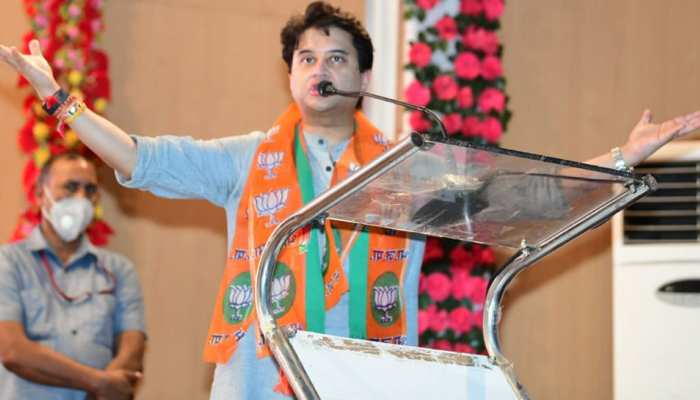 କଂଗ୍ରେସ ଚ୍ୟାଲେଞ୍ଜକୁ ସିନ୍ଧିଆଙ୍କ ସ୍ୱୀକାର, ବେକରୁ କାଢି ଫିଙ୍ଗି ଦେଲେ ଦଳୀୟ ଉତ୍ତରୀୟ କଂଗ୍ରେସ ଚ୍ୟାଲେଞ୍ଜକୁ ସିନ୍ଧିଆଙ୍କ ସ୍ୱୀକାର, ବେକରୁ କାଢି ଫିଙ୍ଗି ଦେଲେ ଦଳୀୟ ଉତ୍ତରୀୟ