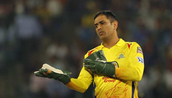 Top 3 Wicketkeeper of IPL History including Dhoni, Dinesh Karthik, Robin Uthappa | ये हैं IPL के टॉप 3 विकेटकीपर, जानिए कितने नंबर पर हैं दिनेश कार्तिक | Hindi News, आईपीएल