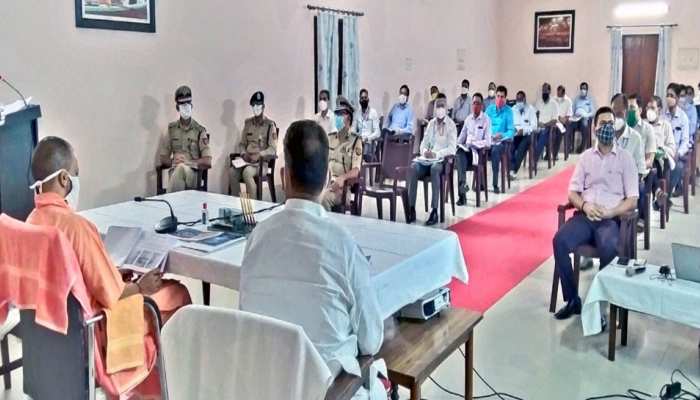 CM Yogi Adityanath varanasi visit corona report of 5 policemen came  positive | वाराणसी में 5 पुलिसकर्मियों की कोरोना रिपोर्ट पॉजिटिव, CM के  दौरा को देखते हुए करवाई थी जांच