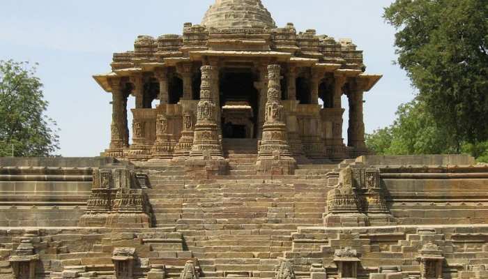 मोढेरा सूर्य मंदिरः जहां से आज भी फूट पड़ती हैं प्राचीन संस्कृति की किरणें