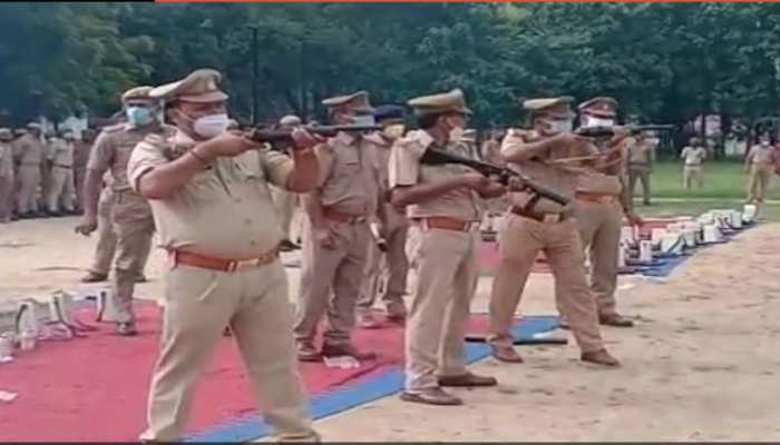 मॉकड्रिल में फायर मिस करने वाली बाराबंकी पुलिस झाड़-फूंक में हिट मॉकड्रिल में फायर मिस करने वाली बाराबंकी पुलिस झाड़-फूंक में हिट