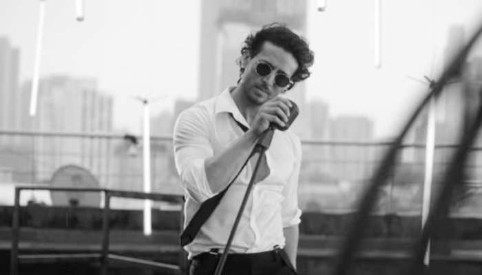 'Unbelievable' के टीजर ने मचाया धमाल, Tiger Shroff की आवाज के दीवाने हुए फैंस 'Unbelievable' के टीजर ने मचाया धमाल, Tiger Shroff की आवाज के दीवाने हुए फैंस
