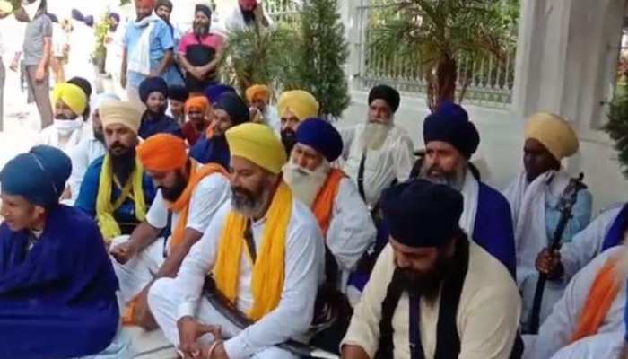 ਸਿੱਖ ਜਥੇਬੰਦੀਆਂ ਨੇ ਗੁਰਦੁਆਰਾ ਮੰਜੀ ਸਾਹਿਬ ਦੀਵਾਨ ਹਾਲ ਦੇ ਬਾਹਰ ਖੋਲਿਆ ਮੋਰਚਾ, ਰੱਖੀ ਇਹ ਮੰਗ ਸਿੱਖ ਜਥੇਬੰਦੀਆਂ ਨੇ ਗੁਰਦੁਆਰਾ ਮੰਜੀ ਸਾਹਿਬ ਦੀਵਾਨ ਹਾਲ ਦੇ ਬਾਹਰ ਖੋਲਿਆ ਮੋਰਚਾ, ਰੱਖੀ ਇਹ ਮੰਗ