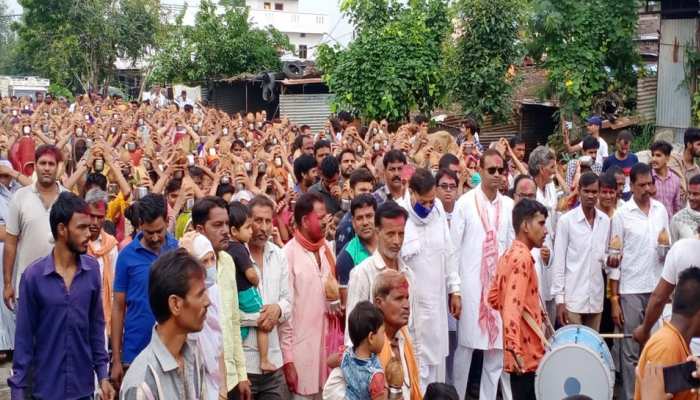 अब कांग्रेस की चुनावी कलश यात्रा; ना दिखा कोरोना का डर ना हुई जान की फिक्र