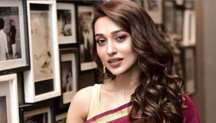 Mimi Chakraborty News in Hindi, Mimi Chakraborty की लेटेस्ट न्यूज़, photos, videos | Zee News Hindi