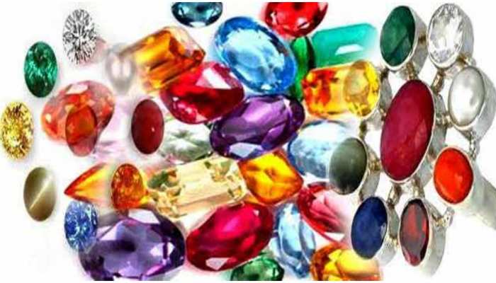 Things To Be Taken Care Of While Wearing Gemstones भ ग य बदलत ह रत न ल क न खर दन और पहनन स पहल जर र ज न ल इसक न यम Hindi News धर म