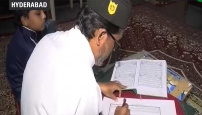 लॉकडाउन के दौरान कैब ड्राइवर ने हाथ से लिख डाला मुकम्मल क़ुरआन शरीफ, Video देखें लॉकडाउन के दौरान कैब ड्राइवर ने हाथ से लिख डाला मुकम्मल क़ुरआन शरीफ, Video देखें