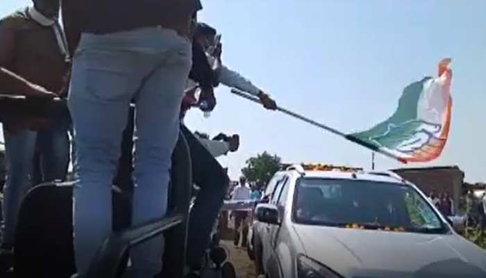 बदनावर में आमने-सामने हुए प्रत्याशी, लगे बीजेपी प्रत्याशी दत्तीगांव गद्दार के नारे