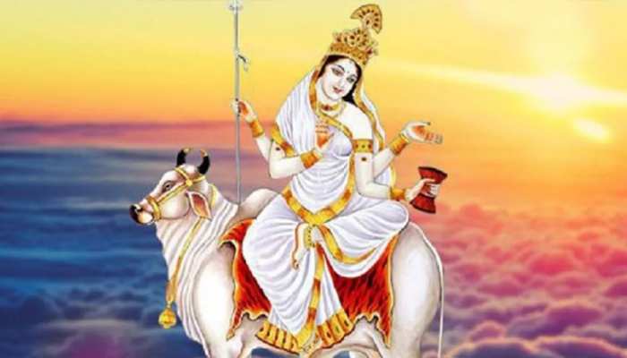 शारदीय नवरात्रि का आगाज़, मां शैलपुत्री के बारे में जानिए शारदीय नवरात्रि का आगाज़, मां शैलपुत्री के बारे में जानिए