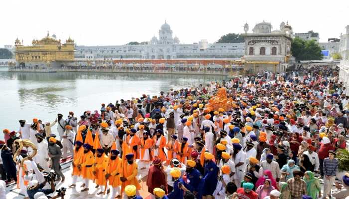 ਸ੍ਰੀ ਅੰਮ੍ਰਿਤਸਰ ਸਾਹਿਬ: ਸ੍ਰੀ ਗੁਰੂ ਰਾਮਦਾਸ ਜੀ ਦੇ ਪ੍ਰਕਾਸ਼ ਪੁਰਬ ਨੂੰ ਸਮਰਪਿਤ ਸਜਾਇਆ ਗਿਆ ਨਗਰ ਕੀਰਤਨ ਸ੍ਰੀ ਅੰਮ੍ਰਿਤਸਰ ਸਾਹਿਬ: ਸ੍ਰੀ ਗੁਰੂ ਰਾਮਦਾਸ ਜੀ ਦੇ ਪ੍ਰਕਾਸ਼ ਪੁਰਬ ਨੂੰ ਸਮਰਪਿਤ ਸਜਾਇਆ ਗਿਆ ਨਗਰ ਕੀਰਤਨ