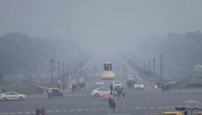 Delhi: ठंड से ठिठुर गए लोग, टूटा इतने सालों की सर्दी का रिकॉर्ड Delhi: ठंड से ठिठुर गए लोग, टूटा इतने सालों की सर्दी का रिकॉर्ड