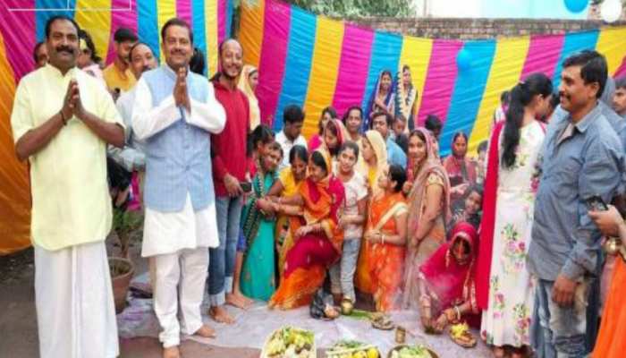 बिहार: मुस्लिम युवक ने पेश की मिसाल, घर के आंगन में व्रतियों के लिए बनवाया जलकुंड बिहार: मुस्लिम युवक ने पेश की मिसाल, घर के आंगन में व्रतियों के लिए बनवाया जलकुंड