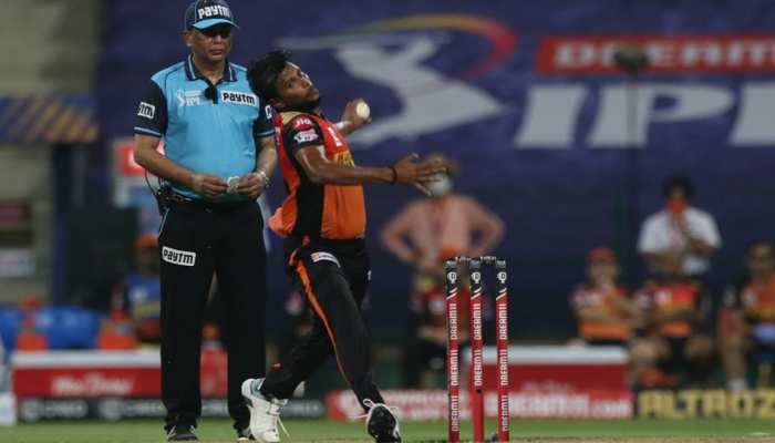 IND vs AUS: T Natarajan की ODI टीम में एंट्री, कभी थे पाई पाई के मोहताज IND vs AUS: T Natarajan की ODI टीम में एंट्री, कभी थे पाई पाई के मोहताज